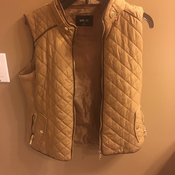 Active USA Tan Vest - Picture 2 of 2